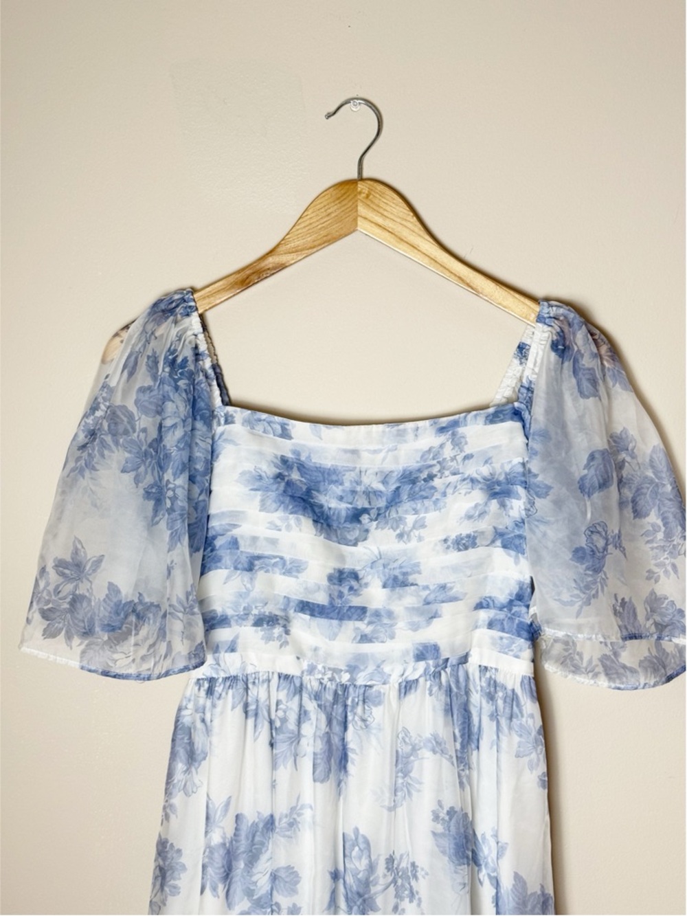 Abercrombie Emerson Angel Sleeve
Midi Dress in Blue Floral M - Picture 4 of 11